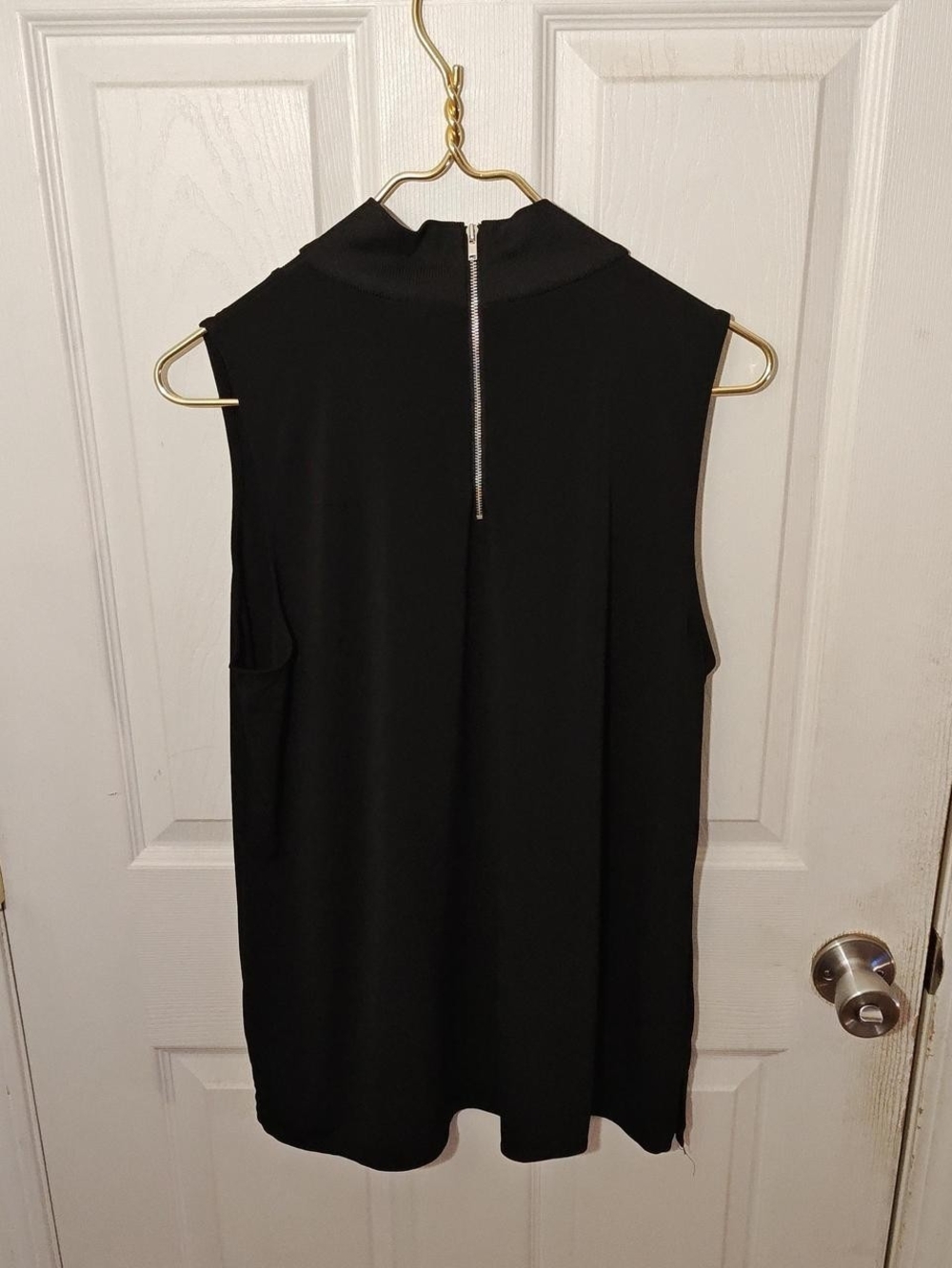 Worthington Sleeveless Black Non Separating Zip Top